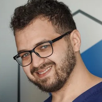 Dr. Bernátr Róbert szájsebész portré